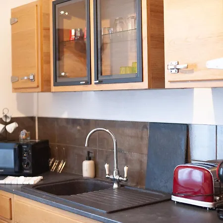 Les Tomettes Du Midi - Elegance & Authenticite *