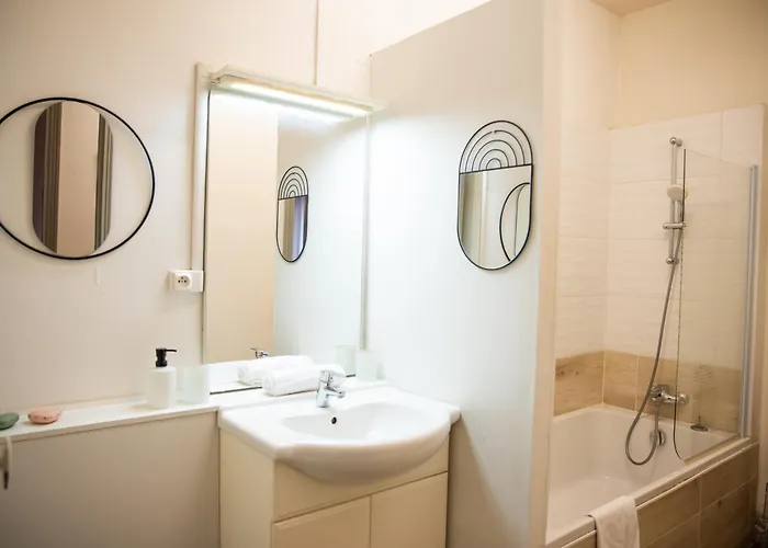 Les Tomettes Du Midi - Elegance & Authenticite Apartman Carcassone